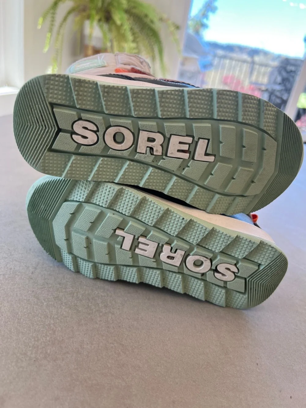 Sorel‎ toddler Whitney II Strap Snow Boots in White, Mint & Orange Size 11